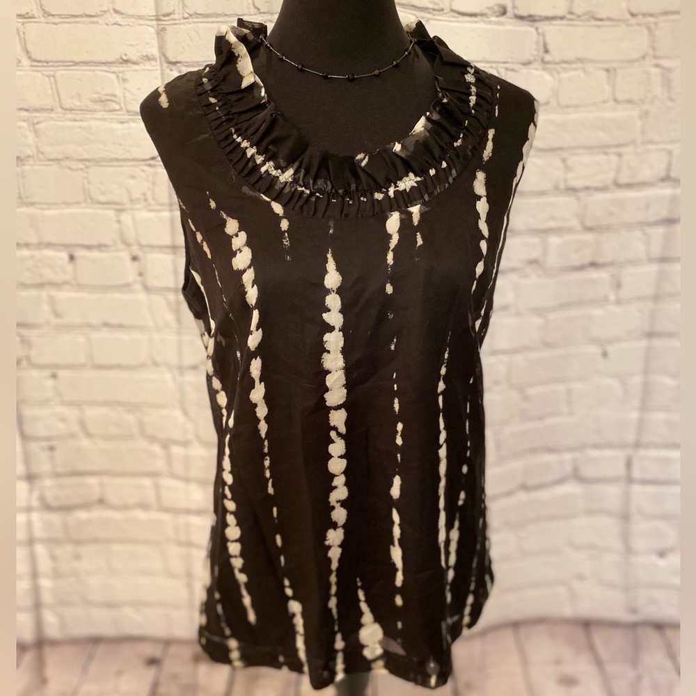 Women’s L Ann Taylor Black/White Sleeveless Top (NWT)